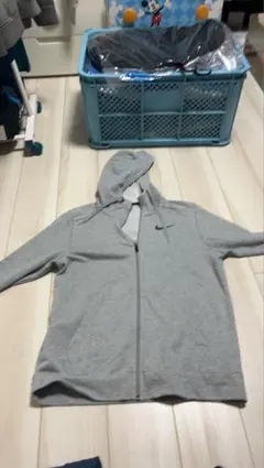 グレー フード付き ジップアップパーカー