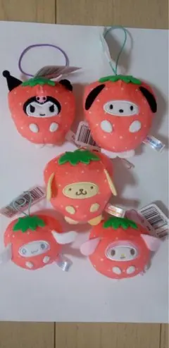 サンリオキャラクターズ　フルーツ着ぐるみマスコット　いちご