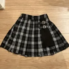 黒と白のチェック柄プリーツスカート