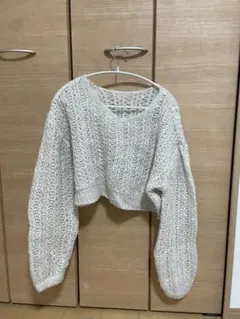 クリーム色 クロップドニットセーター