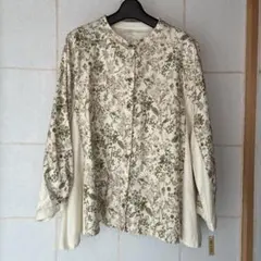 新品・未使用　花柄長袖ブラウス
