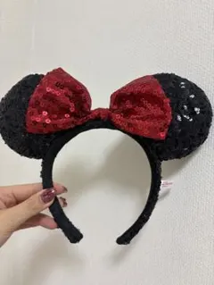 ミニーマウス カチューシャ 黒と赤スパンコール