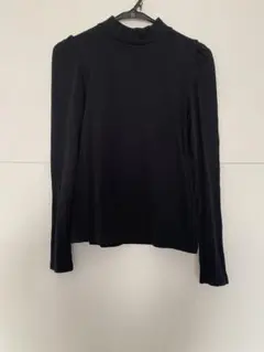 ブラック ハイネック パフスリーブ トップス