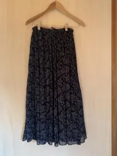 UNIQLO プリーツロングスカート　紺色 ジャガード柄