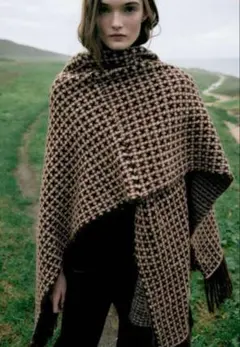 zara ポンチョ　未使用　フリンジ　ニット　ケープ