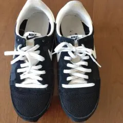 Nike ブラック/ホワイト スニーカー