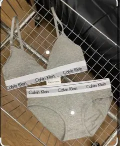 Calvin Klein グレー ブラジャーショーツセット sサイズ32/70