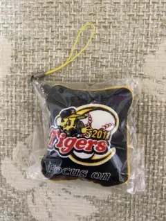 阪神タイガース　2011 トラッキー クッション　ストラップ　未使用
