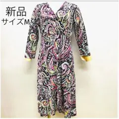 新品 ワンピース 黒地にボタニカル柄 アメリカ製 カシュクール サイズM