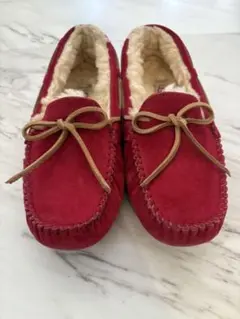 UGG 赤 モカシン リボン付き