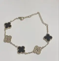 クローバー型ブラックブレスレット