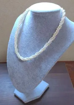 【未使用美品】ホワイトパールビーズ ツイストデザイン ネックレス