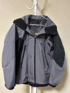 VANS フード付きアウトドアジャケット グレー　（一度 着用品）　Lサイズ