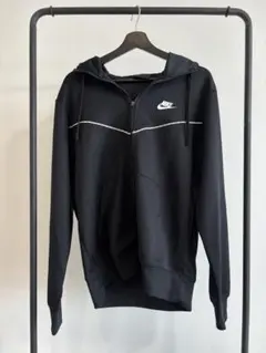 Nike ブラック ジャケット フード付き