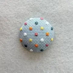 刺繍ブローチ　ドット柄　水色