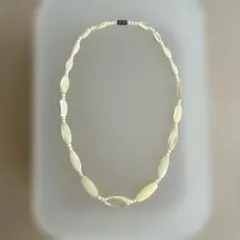 [ラストプライス]クリーム色の貝とビーズのネックレス美品