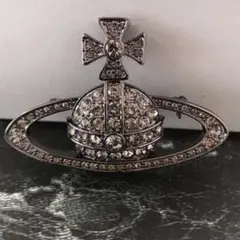 2026年最新】viviennewestwood ブローチの人気アイテム - メルカリ