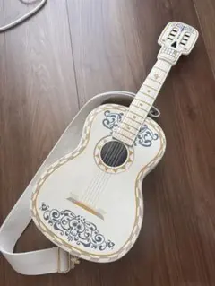 激レア! リメンバー・ミー ギター型 クッション - メルカリ
