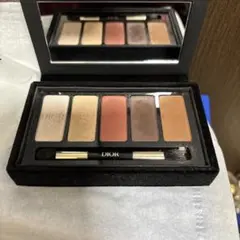 Item thumbnail for item f0b1a93e-ebb0-4154-bbc9-7bf2475fbb49