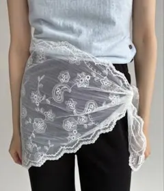 Scallop embroidery scarf venica - メルカリ