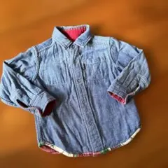 デニムとチェック柄のボタンアップシャツ