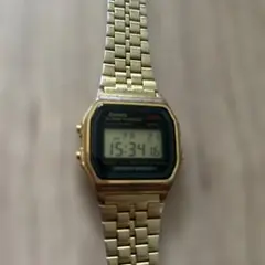 CASIO ゴールド デジタル腕時計