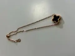 クローバー型黒ペンダントネックレス