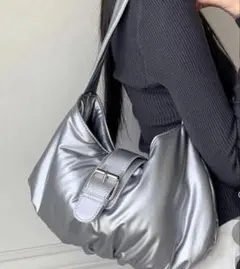 シルバー ショルダーバッグ