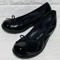 【美品】Re:getA リボン バレエパンプス ブラックエナメル M 23.5のサムネイル