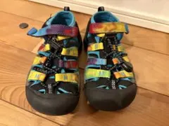 KEEN カラフル ストラップ付きキッズサンダル