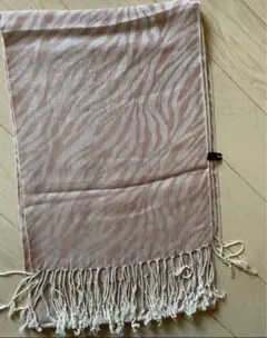 ゼブラ柄マフラー ストール　フリンジ付き　ピンクベージュ