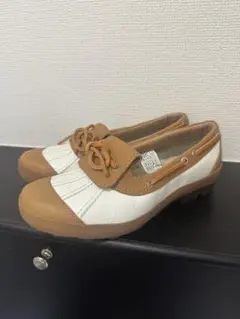 【即日発送】UGG ブラウン・ホワイト ローファー 24cmのサムネイル