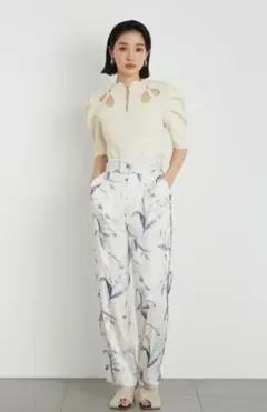 【新品タグ付き♪】LILY BROWN ボタニカルフラワーサテンパンツ　ホワイト