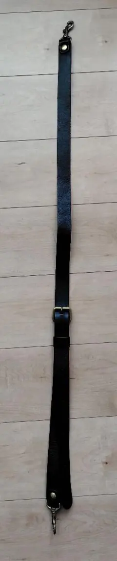 【HERZ】ショルダーストラップ　ブラック／幅30mm　ハードレザーの一枚革