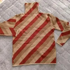 写真より少しくすんだお色デス。ストライプタートルネックセーター 伸縮L、M相応