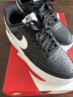NIKE VISION ALTA ブラック/ホワイト スニーカー