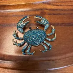 カニの形 ブローチ 青色ストーン　帯留め