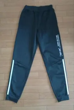 黒い長ズボン サイドライン付き