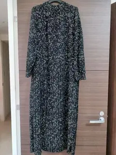 黒白ドット柄長袖ワンピース