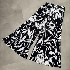 ボタニカルフラワーモチーフ　ストレッチワイドパンツ　M