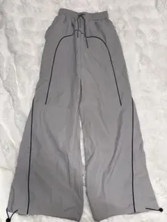 グレー ストレートレッグパンツ