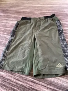 adidas メッシュ付きハーフパンツ M オリーブ グリーン
