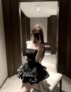 ブラックフリルストラップレスミニドレス