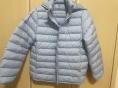 ユニクロ　ダウン　水色