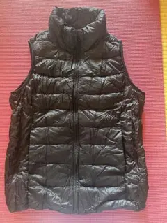 UNIQLO ブラック ダウンベスト Mサイズ　レディース
