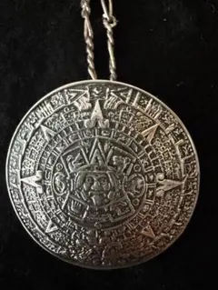 ビンテージ メキシコ 銀細工 未使用 アステカ 太陽神 彫刻 ブローチ