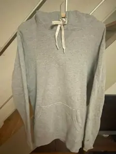 グレー パーカー