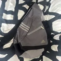 adidas スリングバッグ グレー