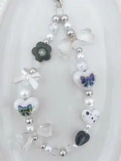 【現品限り】ブラック×ホワイトのぷっくりハート〰︎︎ビーズストラップ C352