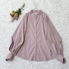 JUNOAH　デザインスリーブ　長袖シャツ　ブラウス　バンドカラー　くすみピンク